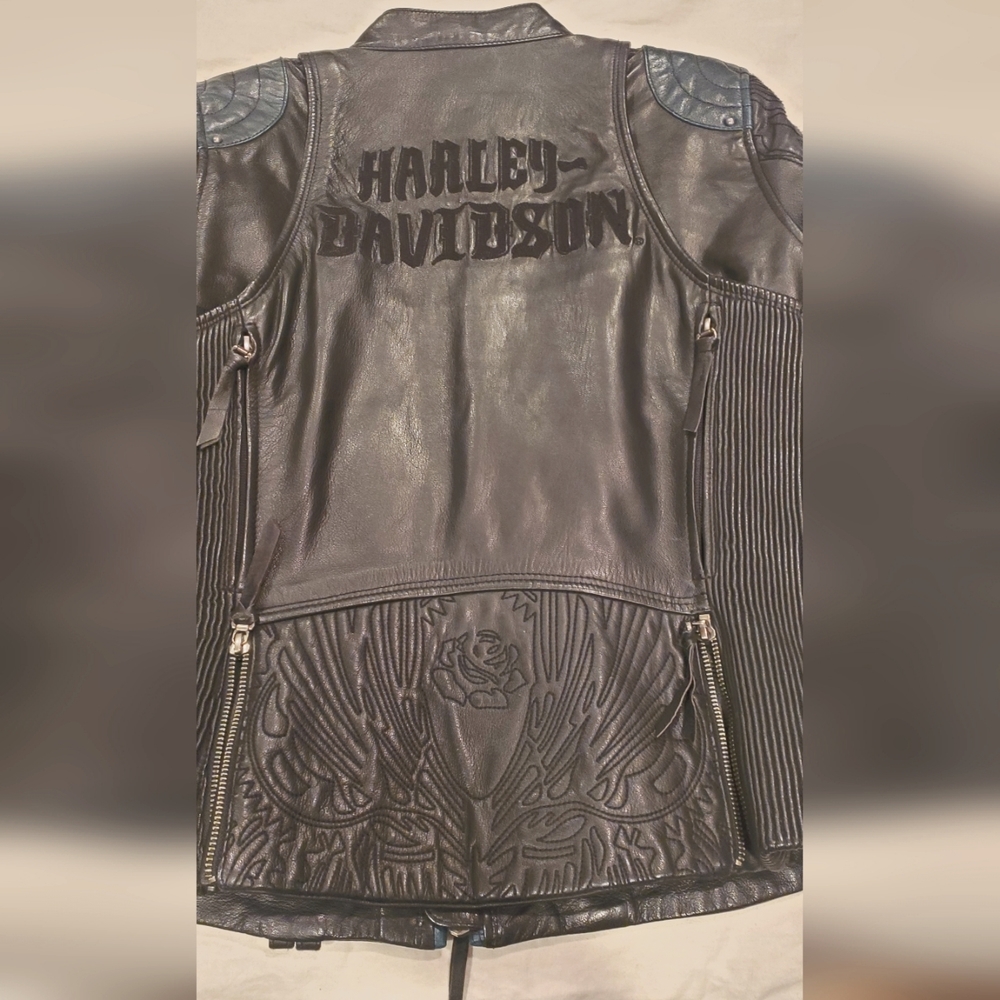 Harley-Davidson leather jacket size medium. Like new!!!